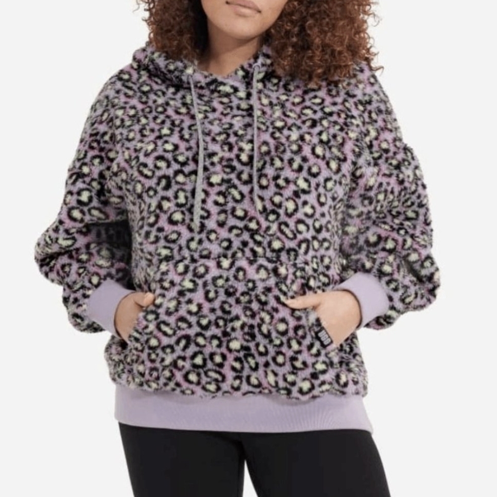 UGG- Loyra Sherpa Hoodie Animalia